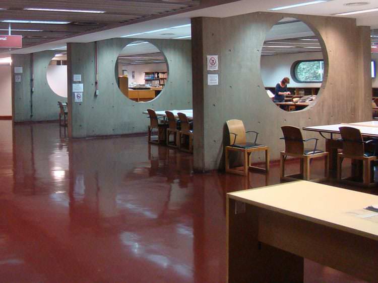 Sillas de la biblioteca nacional "Mariano Moreno".