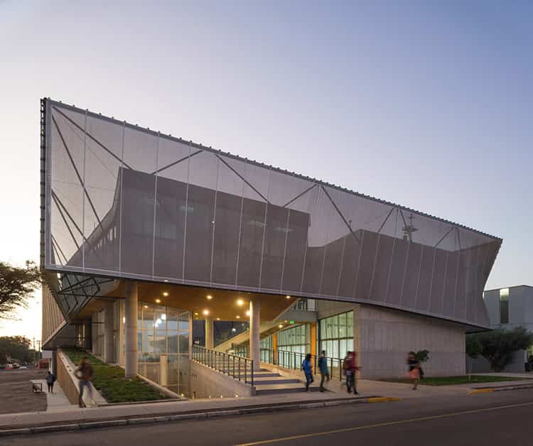 Edificio departamento de física, Universidad de Tarapacá.